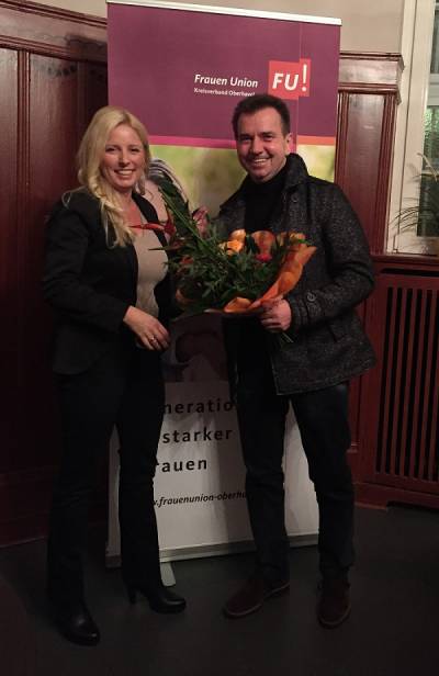 Der CDU-Kreisvorsitzende Frank Bommert gratuliert der neugewhlten Vorsitzenden.