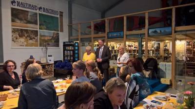 Frauen im Gesprch mit Uwe Feiler